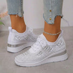 Sneakersy damskie na koturnie z cyrkoniami, sznurowane — Biały