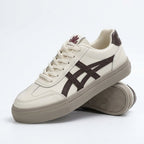 Sneakersy damskie low-top z kontrastowymi paskami — Brązowy