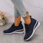 Sneakersy damskie na koturnie z cyrkoniami, sznurowane — Czarny