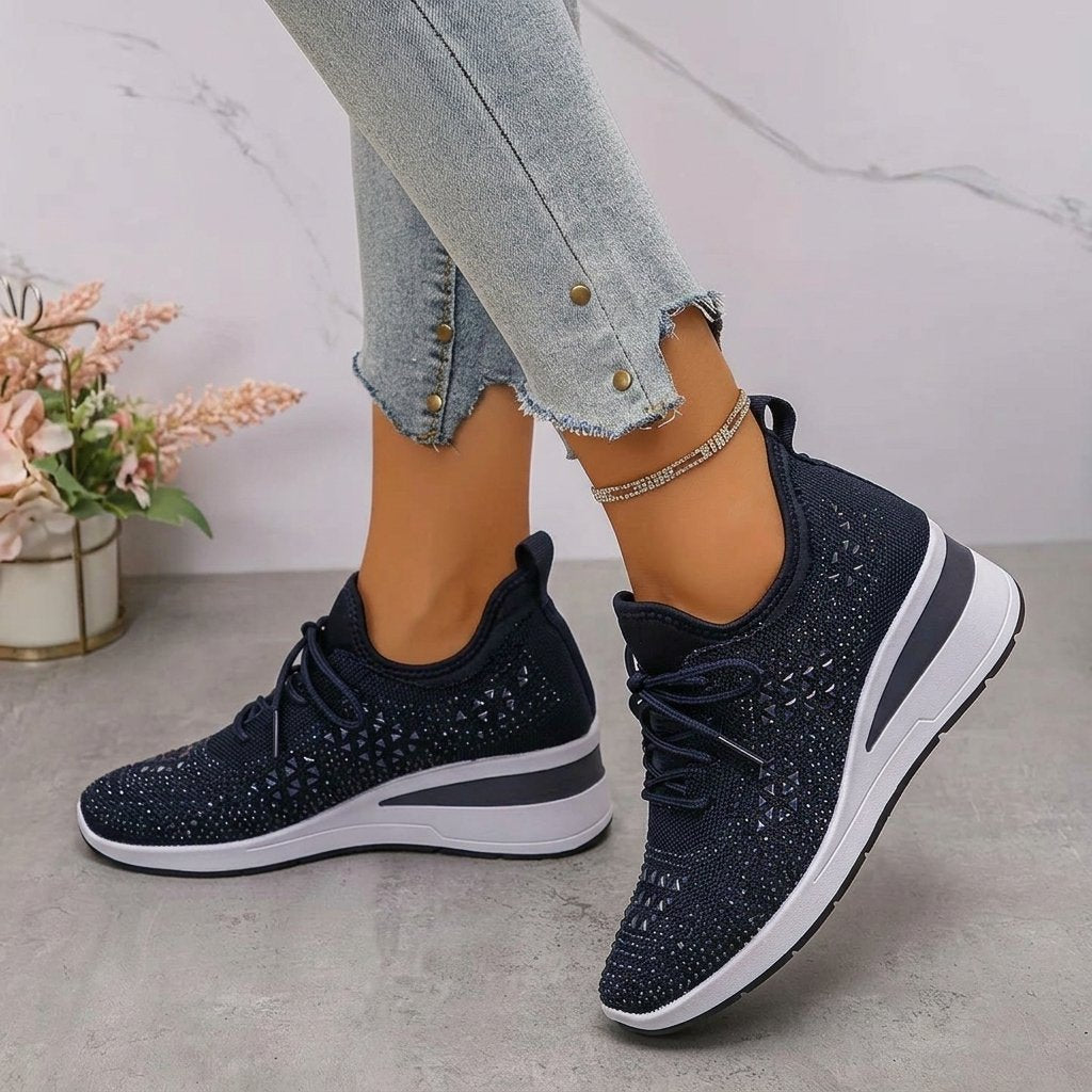 Sneakersy damskie na koturnie z cyrkoniami, sznurowane — Czarny