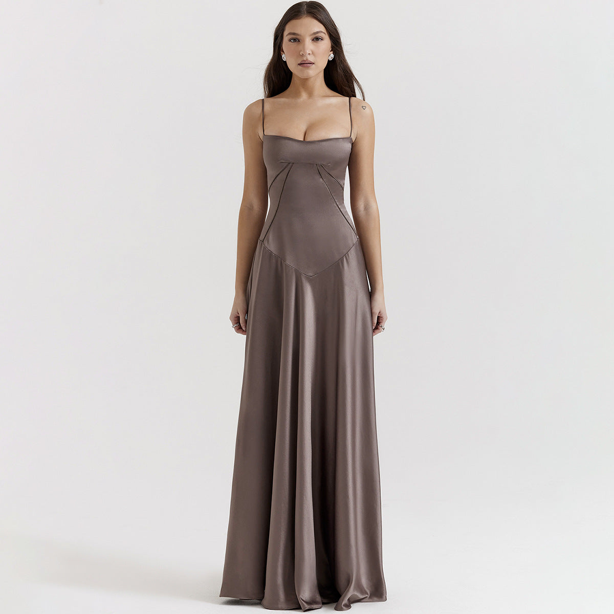Leontyna – Elegancka Sukienka Maxi Satynowa z Wiązaniem na Plecach