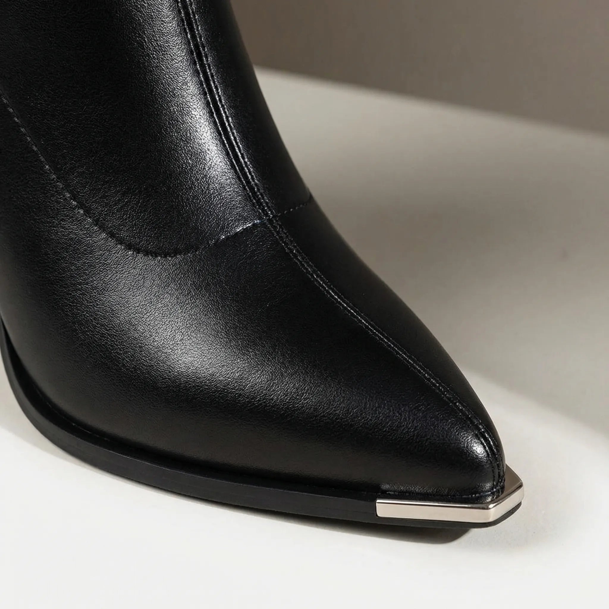 Botki Chelsea Z Szpiczastym Noskiem - Stylizacje Na Wieczór 