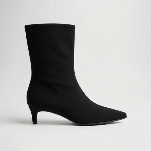 Botki Z Szpiczastym Noskiem Na Niskim Obcasie - Stylizacje Jesienno-Zimowe 