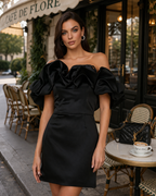 Camilia | Rochie de seară cu umeri goi – Volane spectaculoase