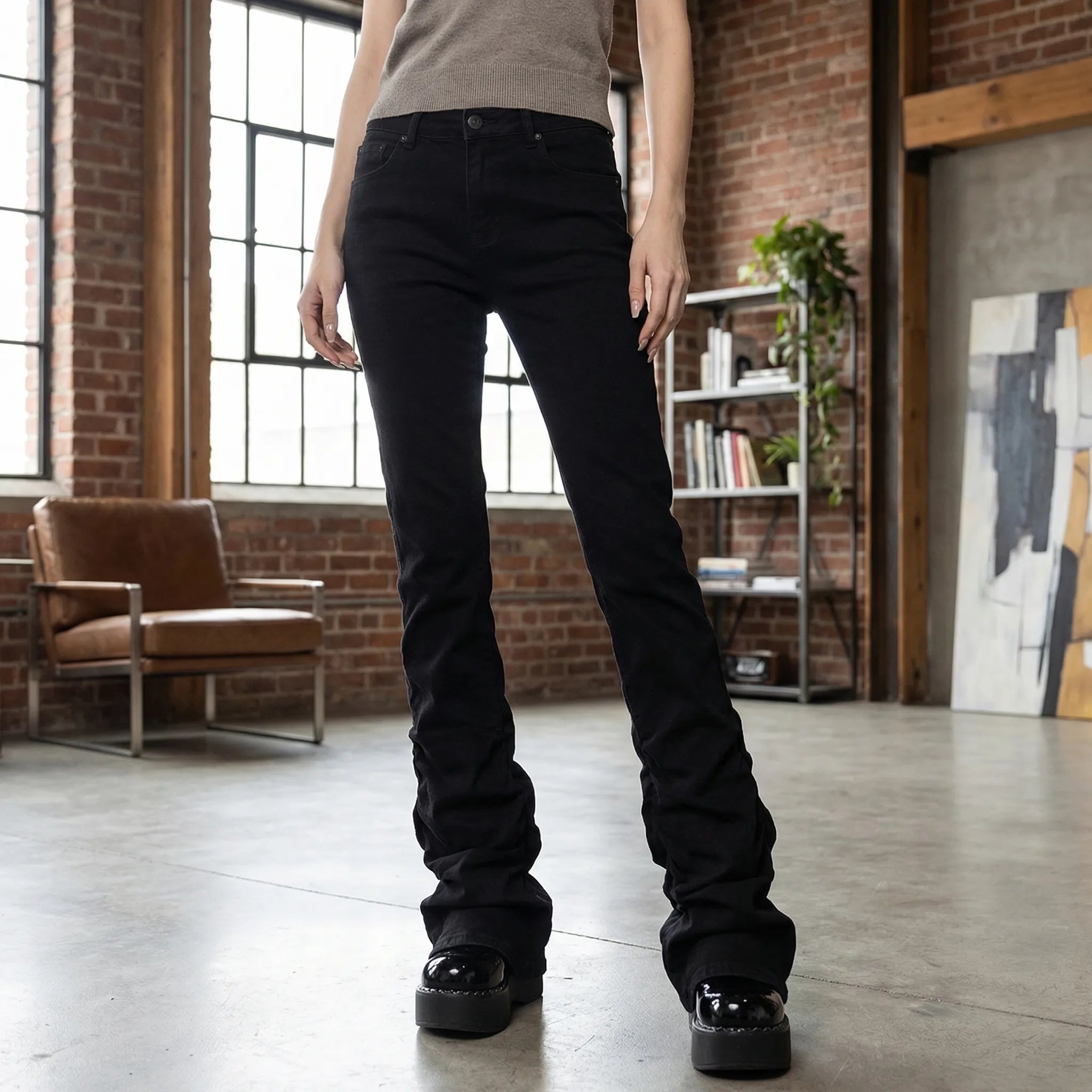 Czarne Spodnie Dzwony Z Wysokim Stanem - Stylizacje W Stylu Y2K 