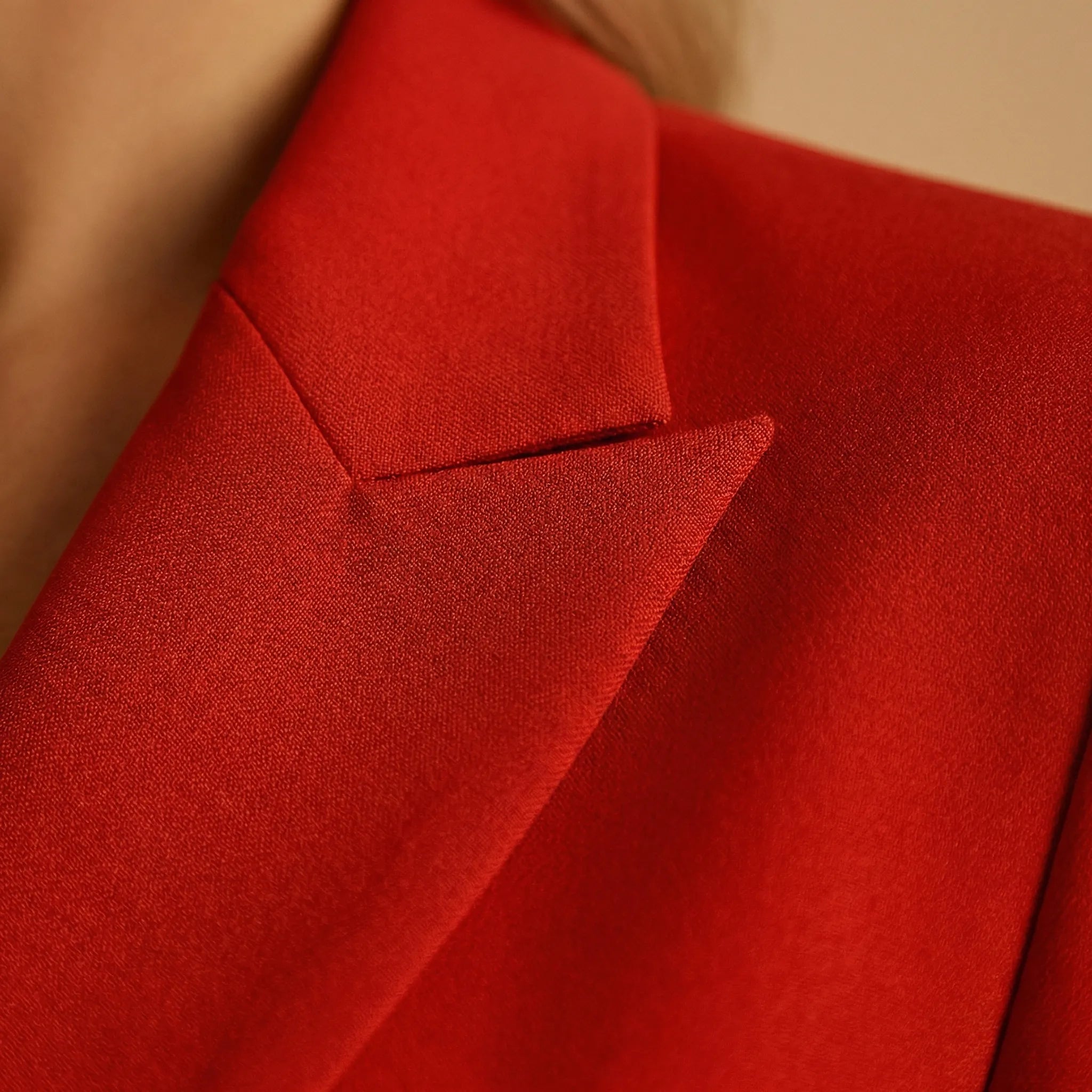 Dopasowana Sukienka Marynarka Z Długim Rękawem - Eleganckie Wyjścia Wieczorne 