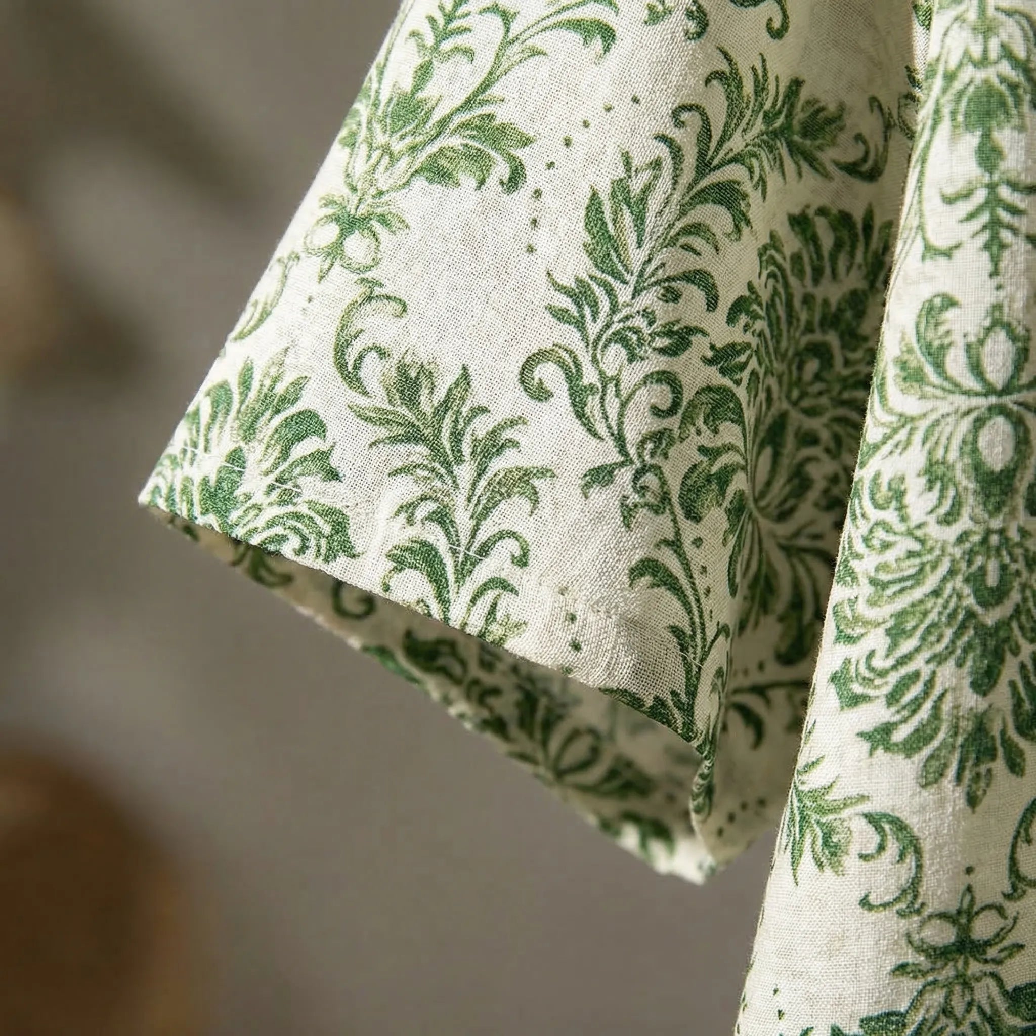 Dwuczęściowy Zestaw Z Kwiatowym Nadrukiem - Letnie Wyjścia Na Miasto 