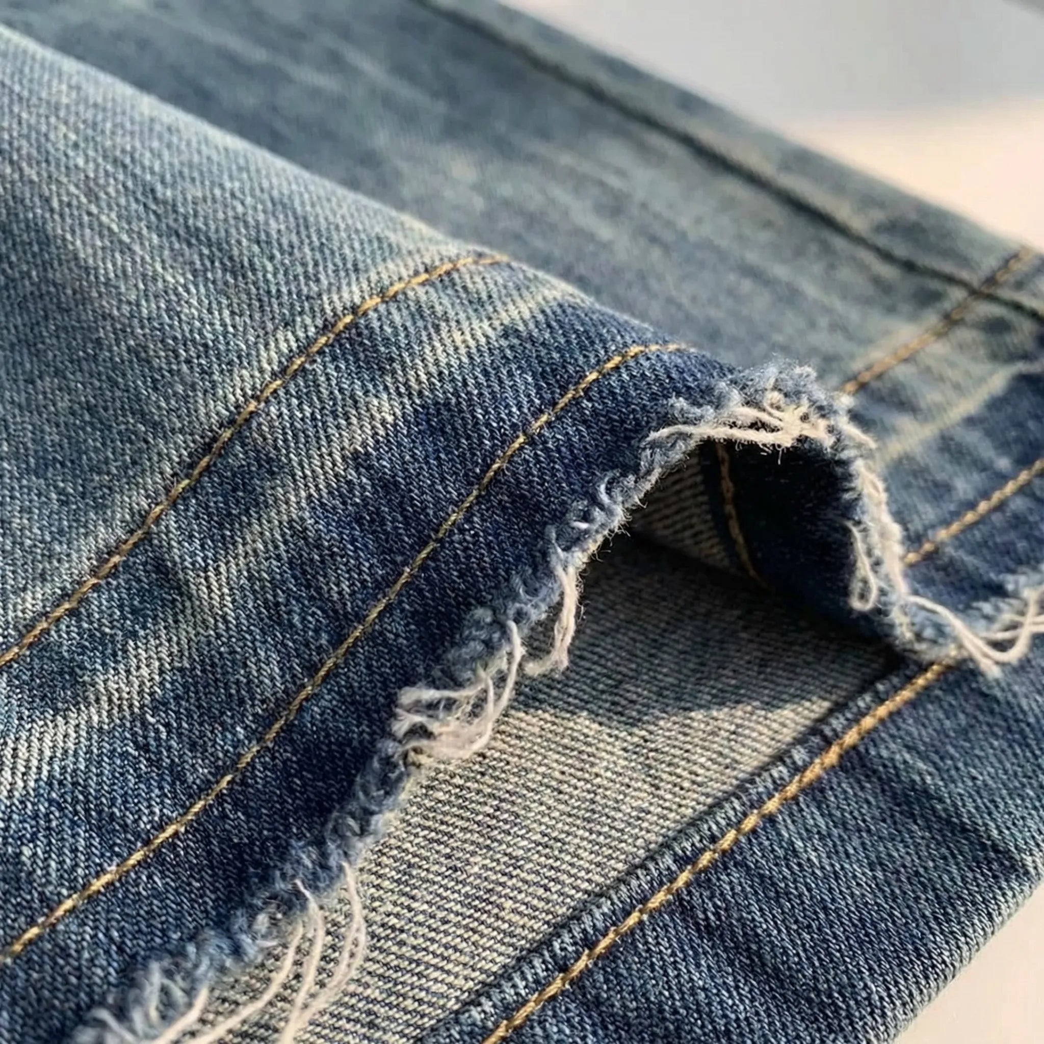 Dzwony Z Niskim Stanem I Haftem - Casualowe Stylizacje Jesienne 