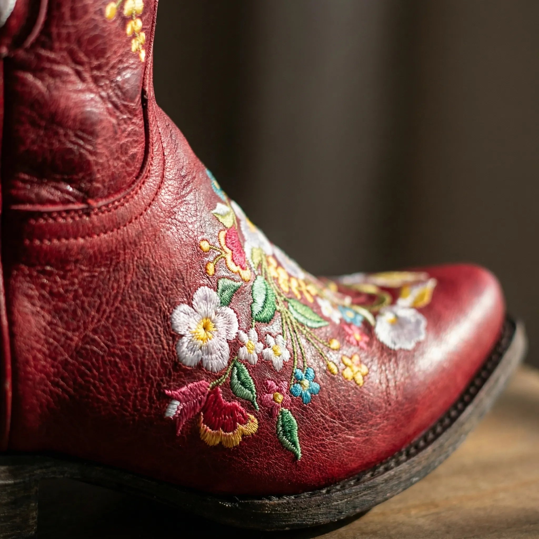 Kowbojskie Botki Z Kwiatowym Wzorem - Stylizacje Na Co Dzień 