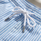 Krótkie Spodenki Kąpielowe W Paski - Surfowanie Na Falach 