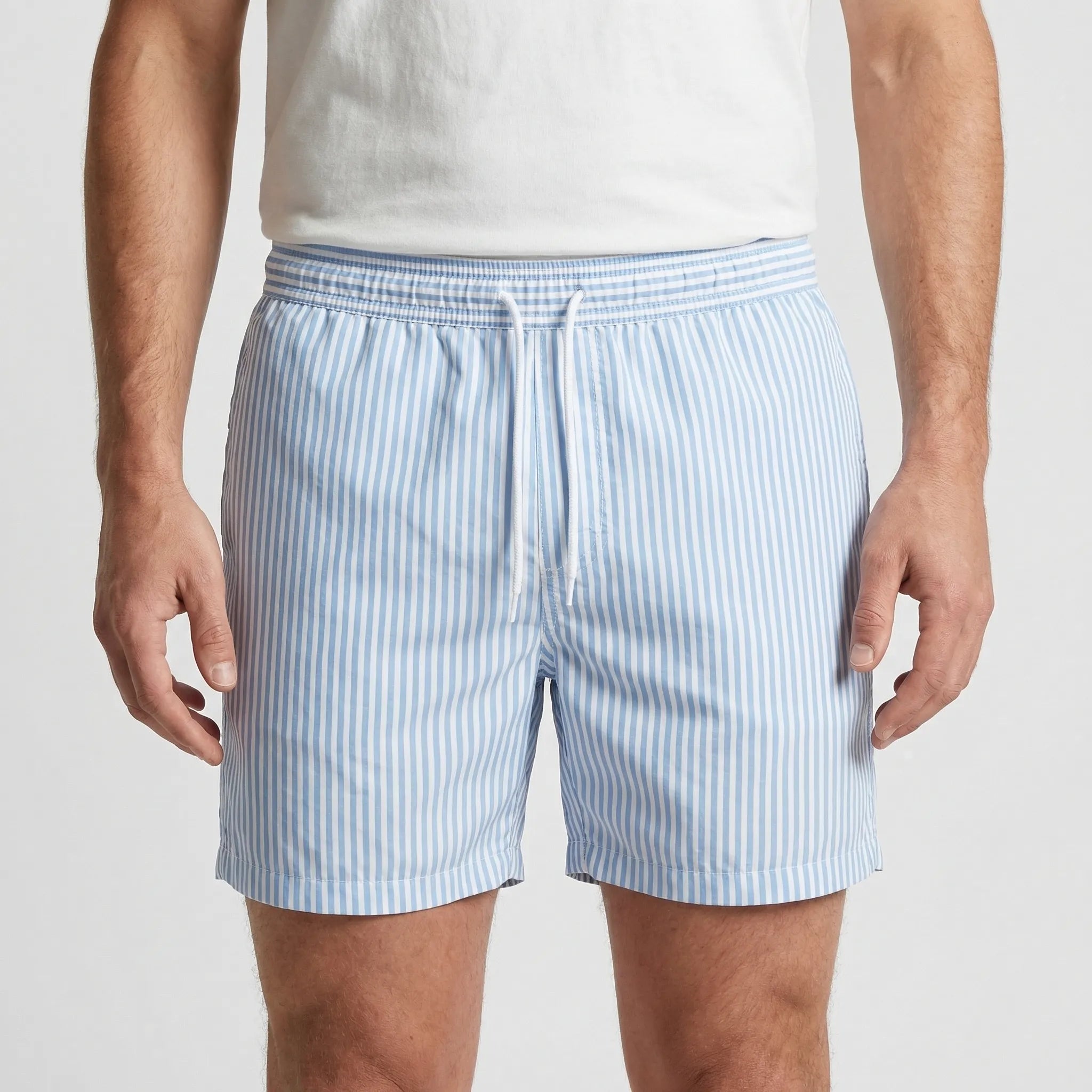 Krótkie Spodenki Kąpielowe W Paski - Surfowanie Na Falach 