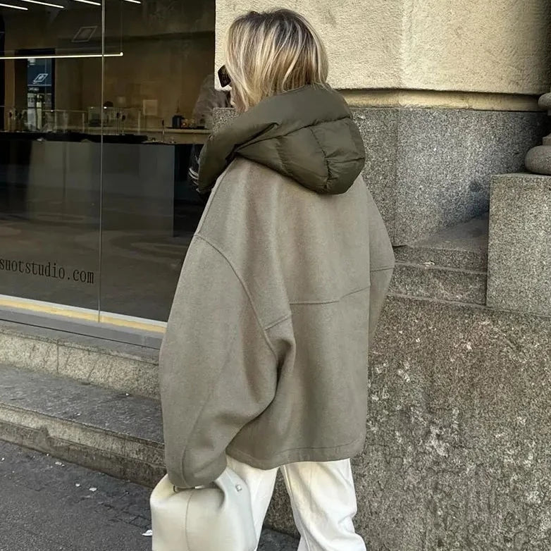 Wiktoria – Dámská bunda s kapucí, strukturovaná, moderní, elegantní