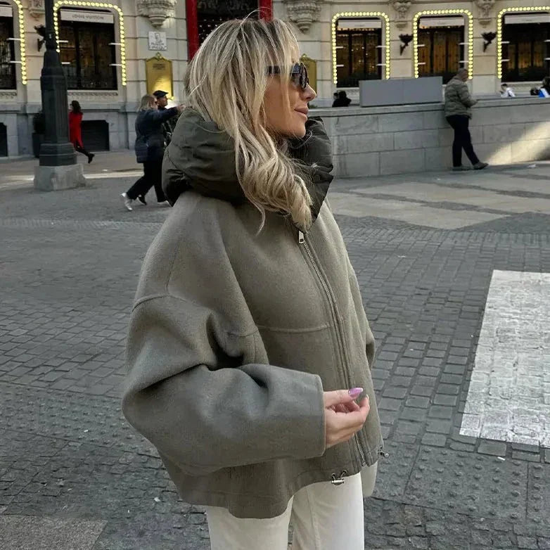 Wiktoria – Dámská bunda s kapucí, strukturovaná, moderní, elegantní