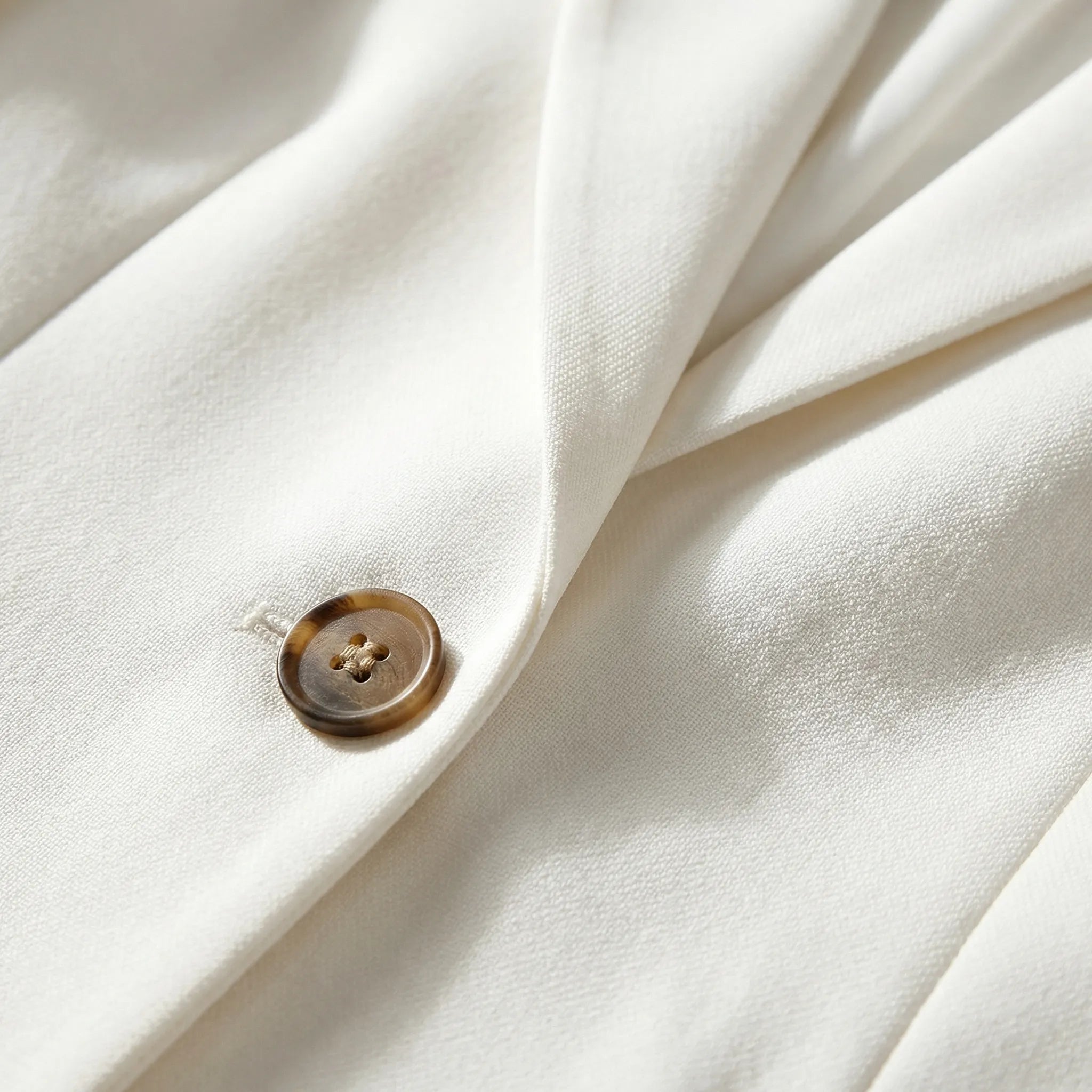 Taliowana Marynarka Damska Z Guzikiem - Stylizacje Do Biura 