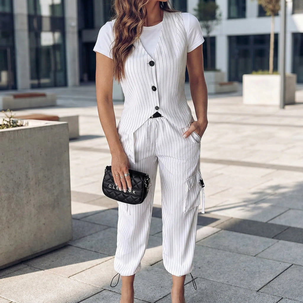 Trzyczęściowy Komplet W Pionowe Paski - Stylizacja Do Biura 