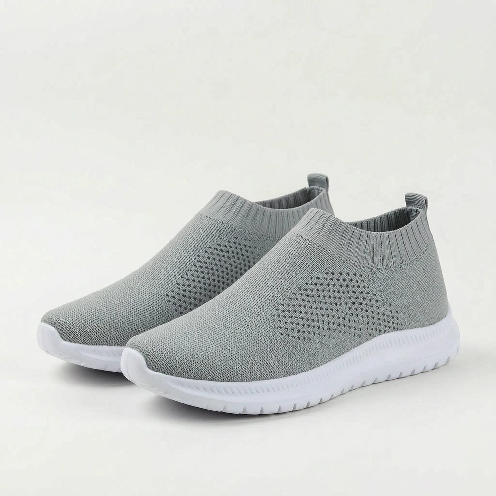 Wsuwane Sneakersy Z Ozdobnymi Detalami - Codzienne Spacery 