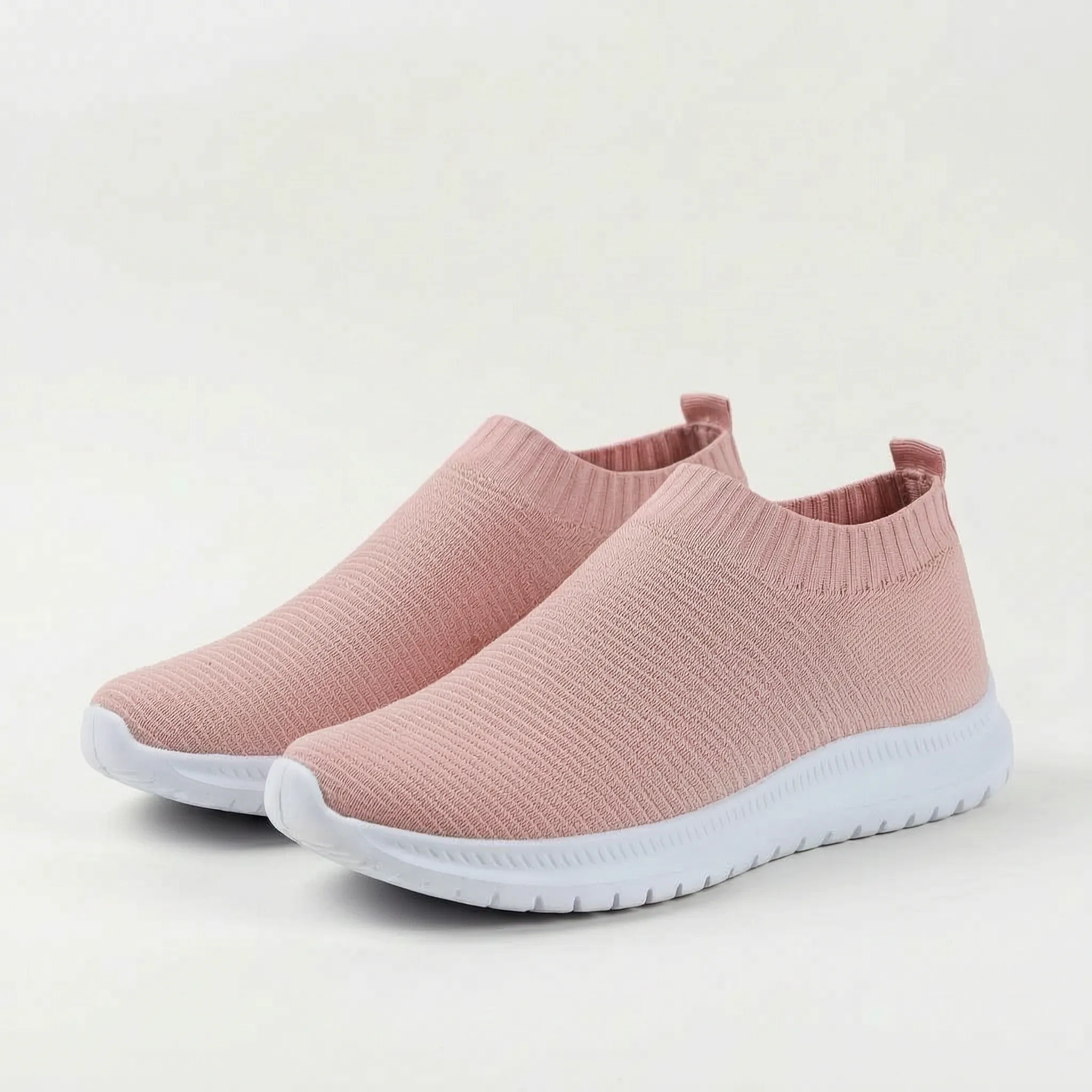 Wsuwane Sneakersy Z Ozdobnymi Detalami - Codzienne Spacery 