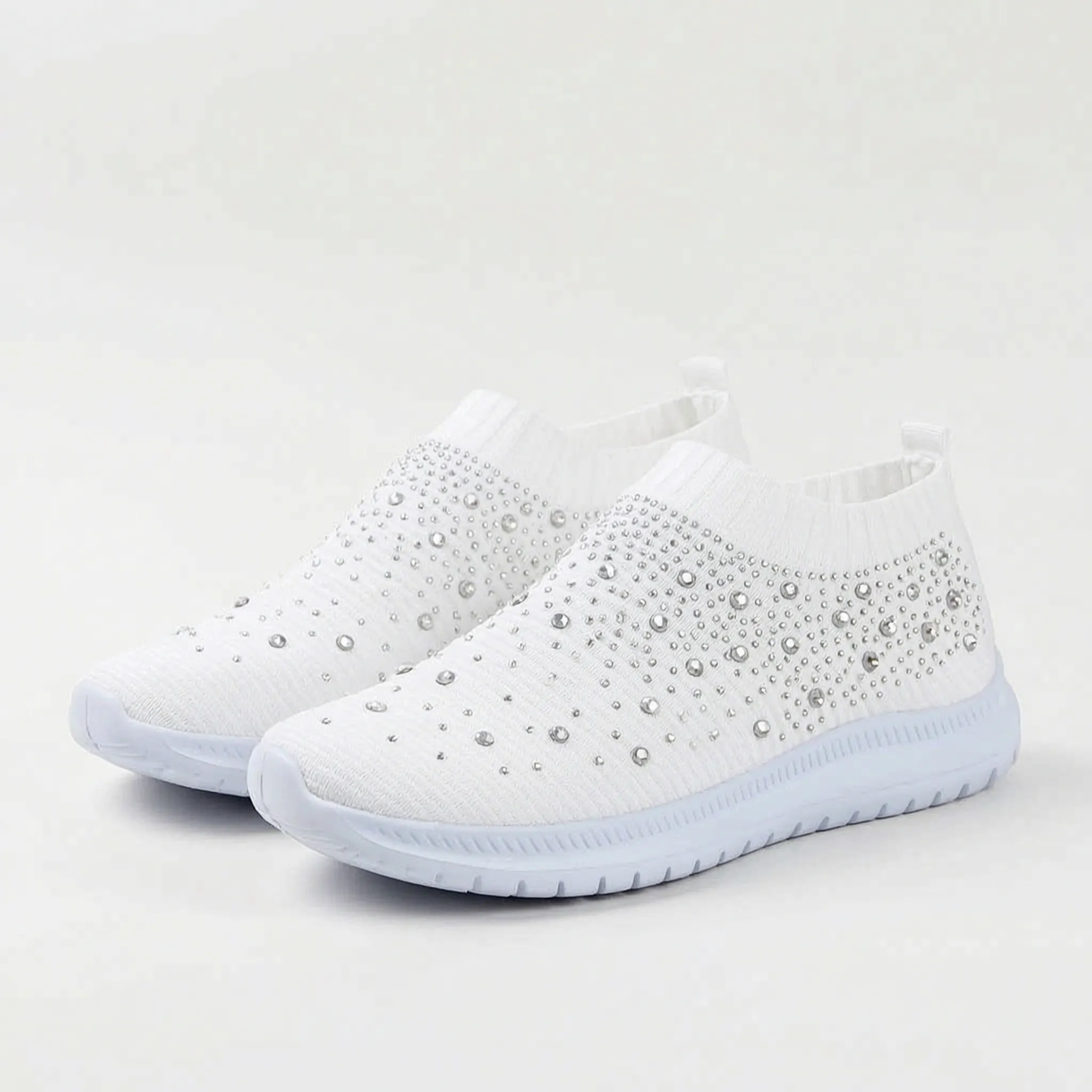 Wsuwane Sneakersy Z Ozdobnymi Detalami - Codzienne Spacery 