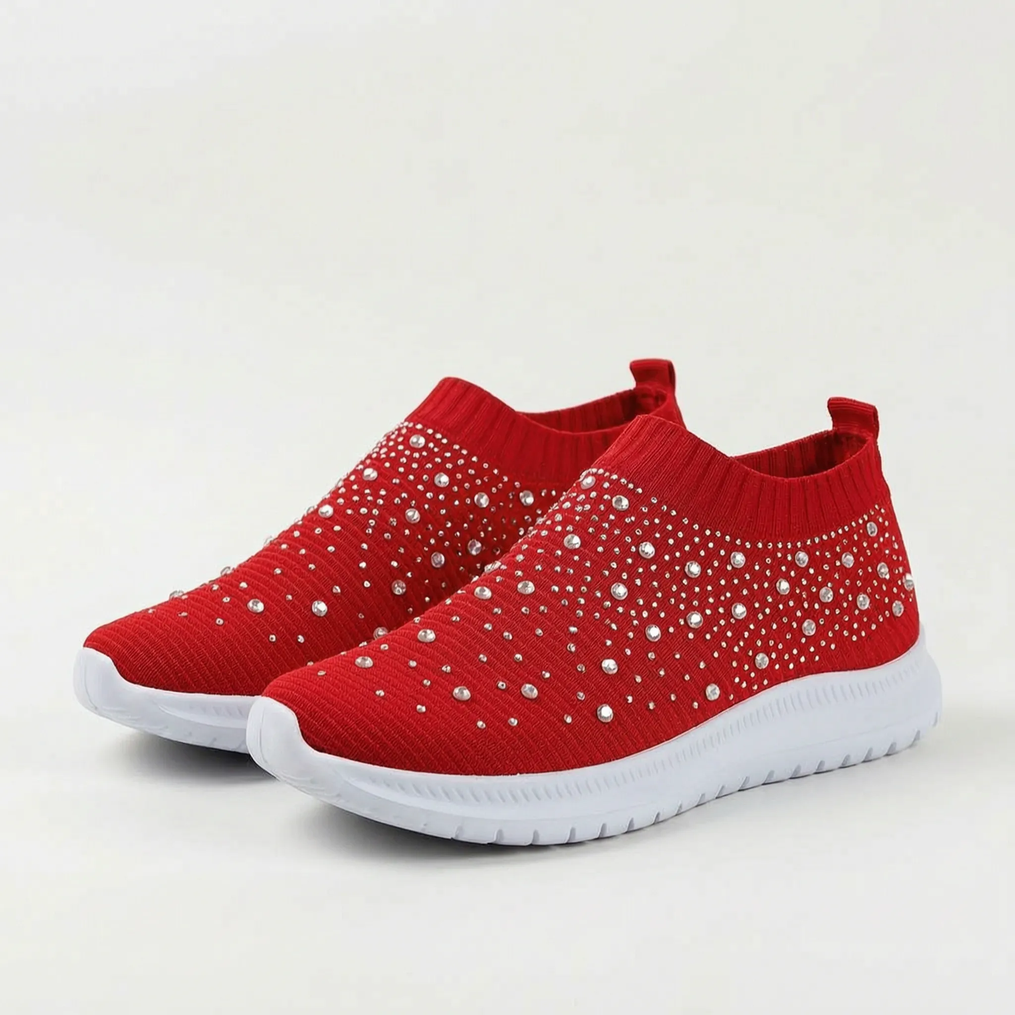 Wsuwane Sneakersy Z Ozdobnymi Detalami - Codzienne Spacery 
