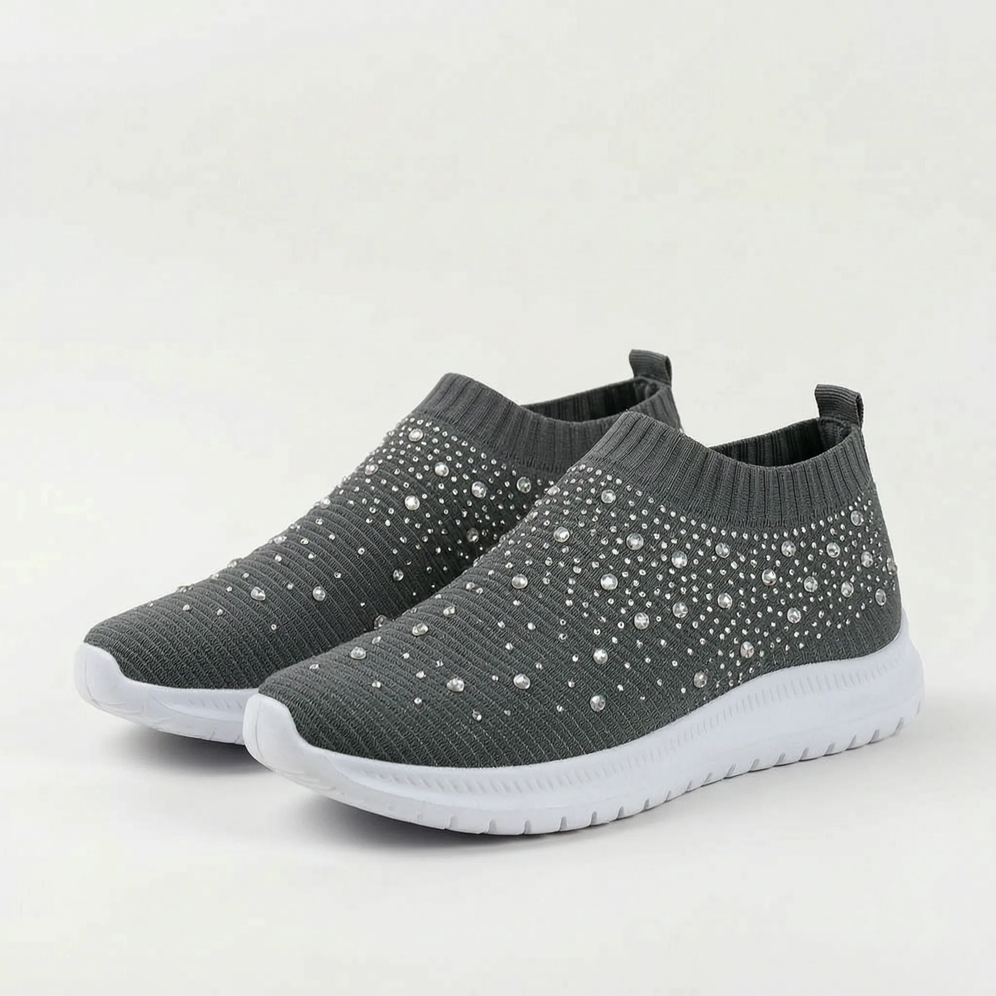 Wsuwane Sneakersy Z Ozdobnymi Detalami - Codzienne Spacery 