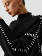Emilia – Damski Oversized Sweter Casual z Kontrastowym Wykończeniem i Dekoltem w Serek
