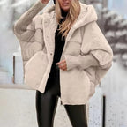 Klara – Dámská oversize prošívaná bunda s kapucí a žebrovanými manžetami, casual