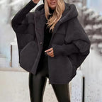 Klara – Dámská oversize prošívaná bunda s kapucí a žebrovanými manžetami, casual